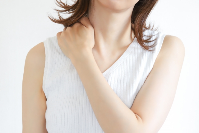 首の痛み